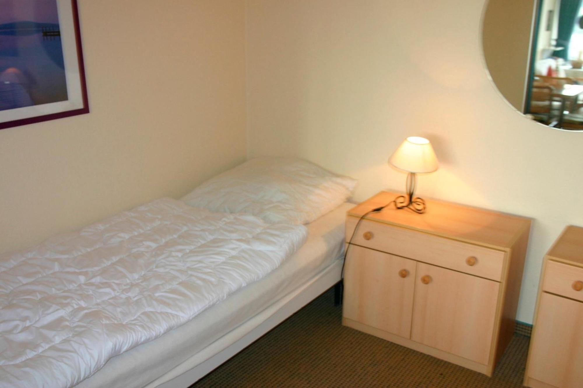 Jenatschek, Fp, N-1-2 Apartment *